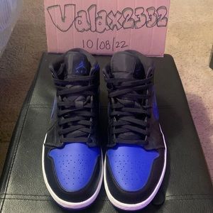Jordan 1 Mid Royal 2020